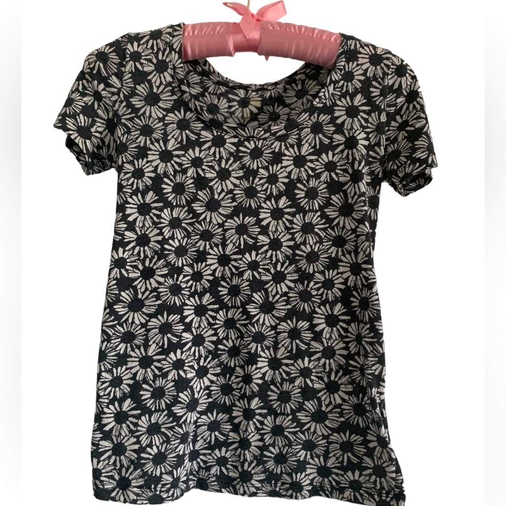 Soft Daisy Patterned Tee